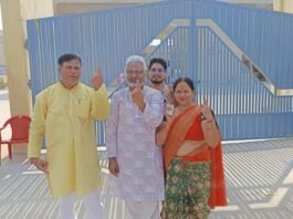 Dharuhera Election : चेयरमैन प्रत्याशियों ने किया मतदान, जानिए हार जीत को लेकर क्या कहा धारूहेड़ा: सेक्टर छह में मतदान करके आते भाजपा प्रत्याशी अजय जांगडा, मनोनित पार्षद राजकुमार सैनी