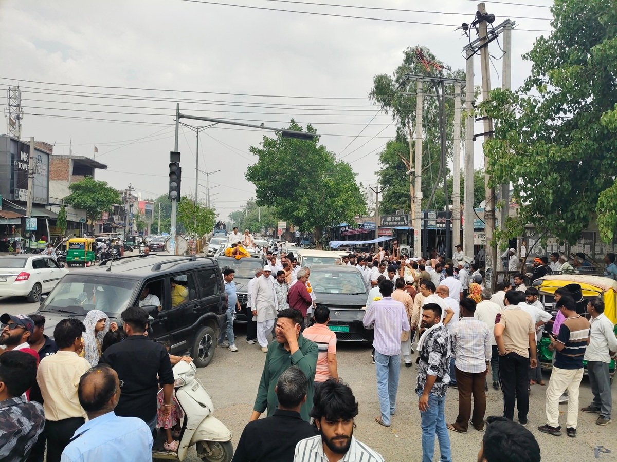 धारूहेड़ा: ​जीत दर्ज होने पर निकाला जा रहा विजय जुलुस