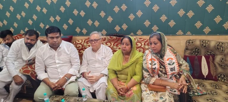 Political News: रेवाड़ी नगर परिषद चुनाव में कांग्रेस को बड़ी मजबूती, कैप्टन अजय सिंह यादव की रणनीति ने बदला समीकरण
