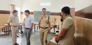 Election News: जानिए पहले दो घंटे धारूहेड़ा रेवाड़ी में कितना हुआ मतदान चुनावों में सुरक्षा व्यवस्था को लेकर डीसी व एसपी रेवाडी ने मतदान केंद्रों का औचक निरीक्षण किया