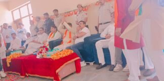 Election News: गुरूग्राम के MLA मुकेश शर्मा ने धारूहेड़ा में तीन जनसभाओं को किया संबोधित, कहा- विकास के लिए भाजपा को दे वोट धारूहेड़ा: गुरूग्राम के विधायक मुकेश शर्मा ने चेयरमैन प्रत्याशी अजय जांगडा के लिए धारूहेडा में मांगे वोट