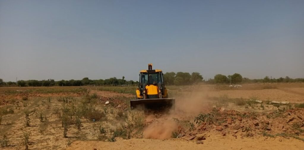 रेवाड़ी में अवैध कॉलोनियों पर चला बुलडोजर