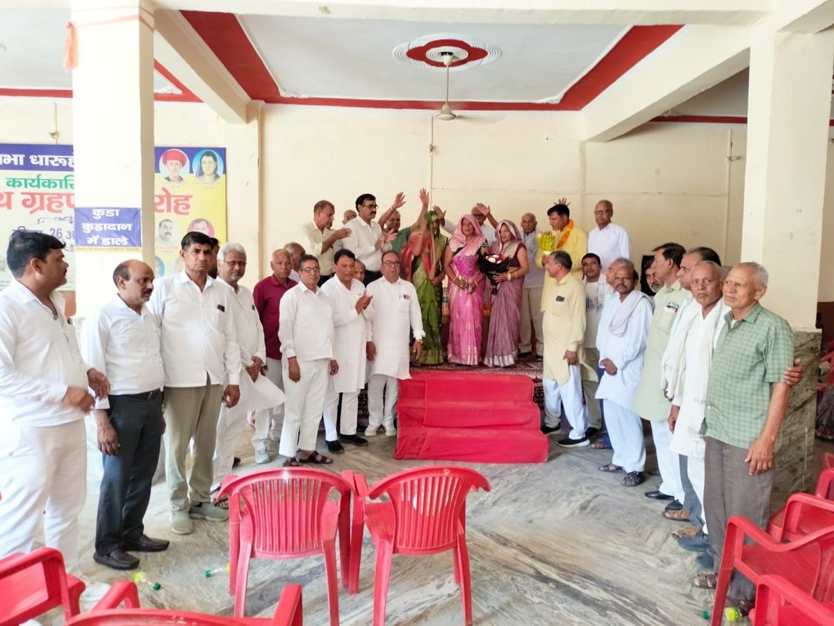 धारूहेडा: सैनी धर्मशाला में वार्ड म​हिला पार्षदों को सम्मानित करते हुए सैनी समाज के लोग