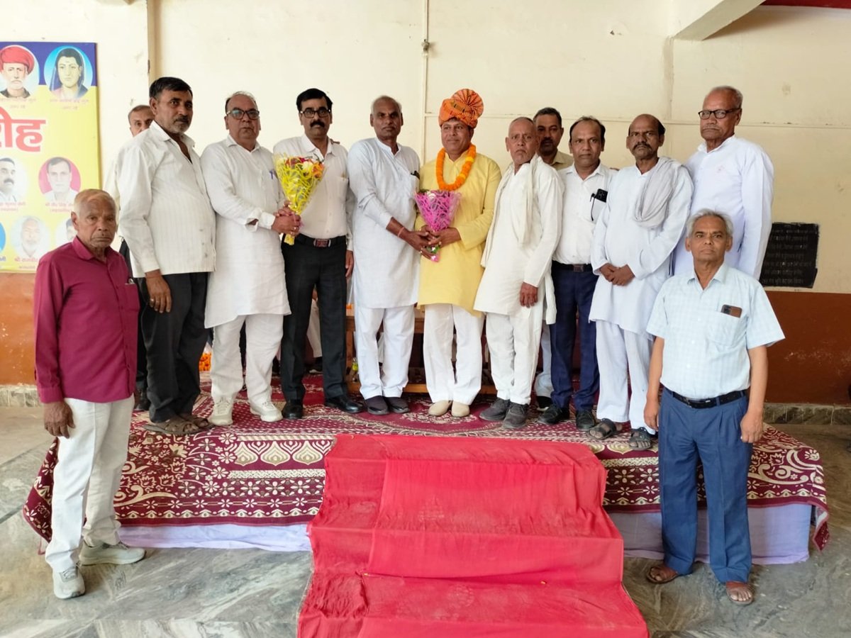 धारूहेडा: सैनी धर्मशाला में वार्ड म​हिला पार्षदों को सम्मानित करते हुए सैनी समाज के लोग