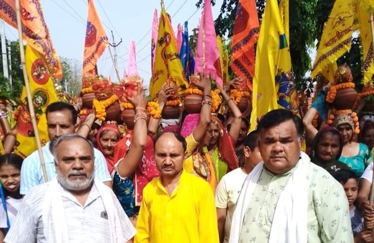 Dharuhera News: अलावलपुर में श्री श्याम के जयकारों के साथ निकाली कलश यात्रा