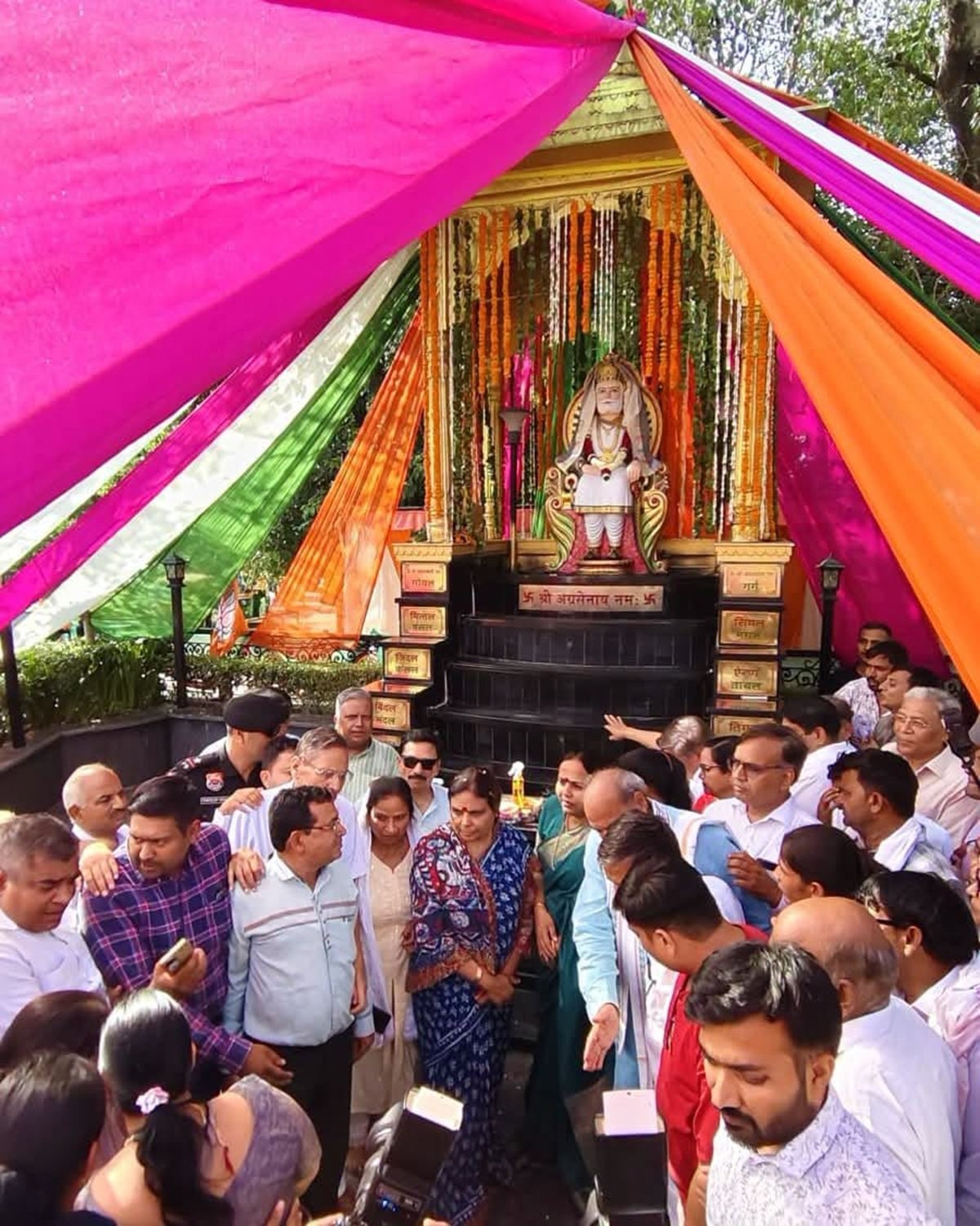 प्रदेश अध्यक्ष डॉ. अर्चना गुप्ता के रेवाड़ी आगमन पर ऐतिहासिक और भव्य स्वागत किया गया।