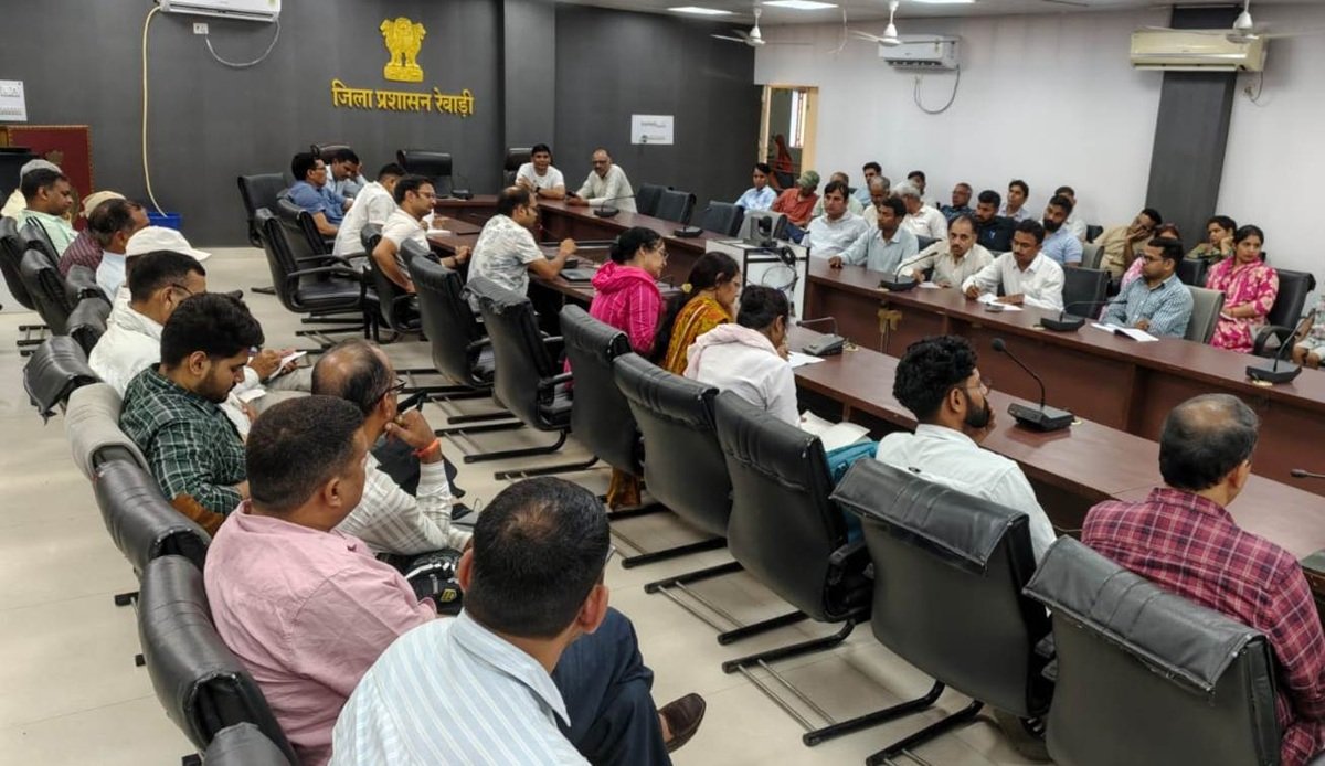 Haryana News: एसआईआर अभियान को लेकर एसडीएम रेवाड़ी ने ली बैठक
