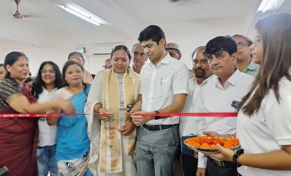 बालिका शिक्षा को बढ़ावा देने के उद्देश्य से प्रोजेक्ट पंख के अंतर्गत 25 जरूरतमंद एवं मेधावी छात्राओं को साइकिलें वितरित की