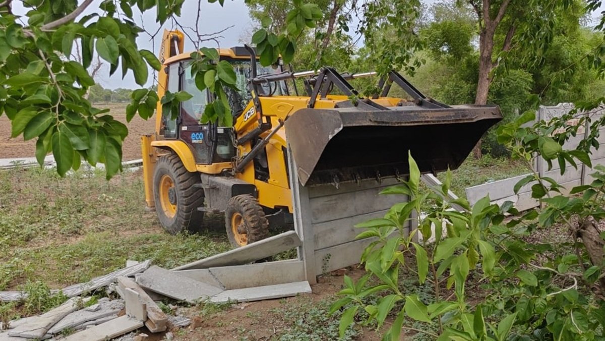 बिना अनुमति बन रहे अवैध निर्माणों को DTP ने किया जमींदोज