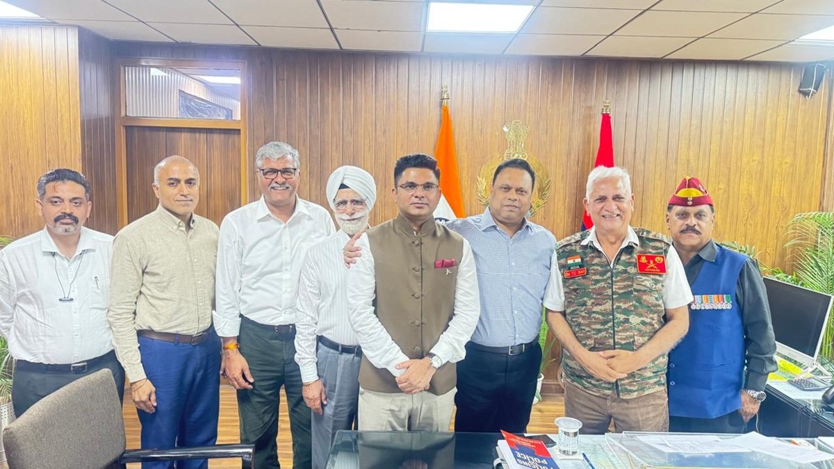 गुरुग्राम पुलिस आयुक्त से मिले पूर्व सैनिक, जानिए क्यों पडी जरूरत