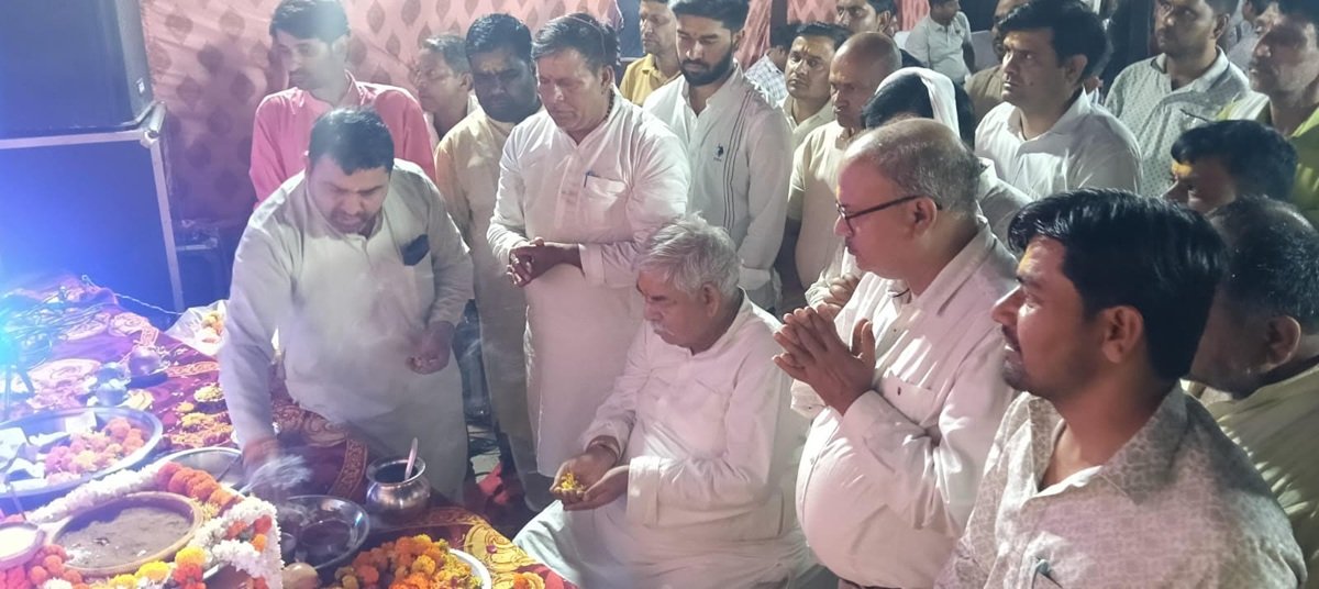 खाटू श्याम जागरण का धारूहेड़ा के चेयरमैन अजय जांगड़ा व हरियाणा टूरिज्म पूर्व चेयरमैन राव इंद्रपाल ने दीप प्रज्जवलित कर शुभारंभ किया।