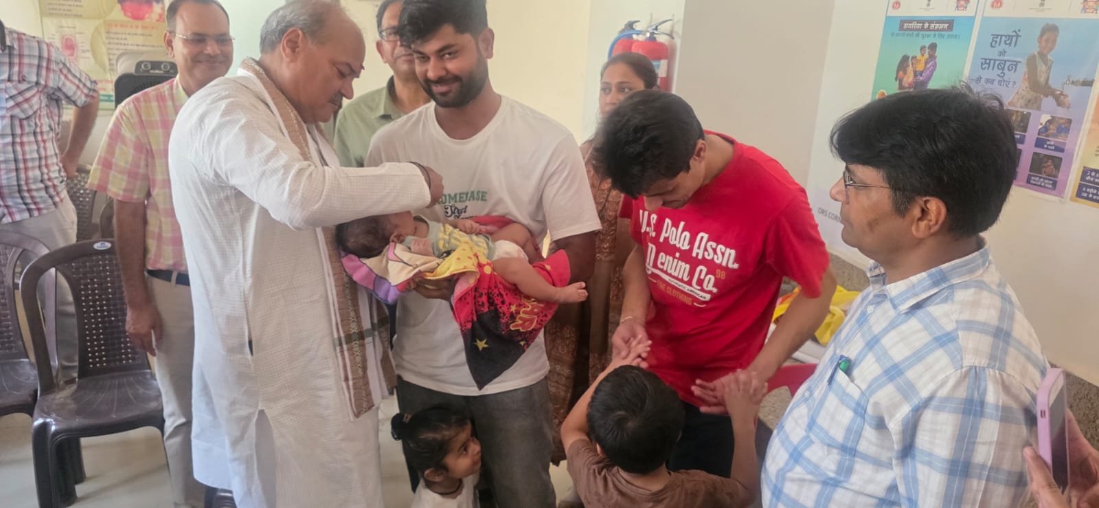 विधायक लक्ष्मण यादव ने रेवाड़ी में बच्चों को दवा पिलाकर किया प्लस पोलियो अभियान का आगाज