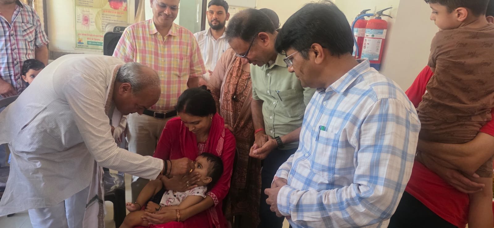 विधायक लक्ष्मण यादव ने रेवाड़ी में बच्चों को दवा पिलाकर किया प्लस पोलियो अभियान का आगाज