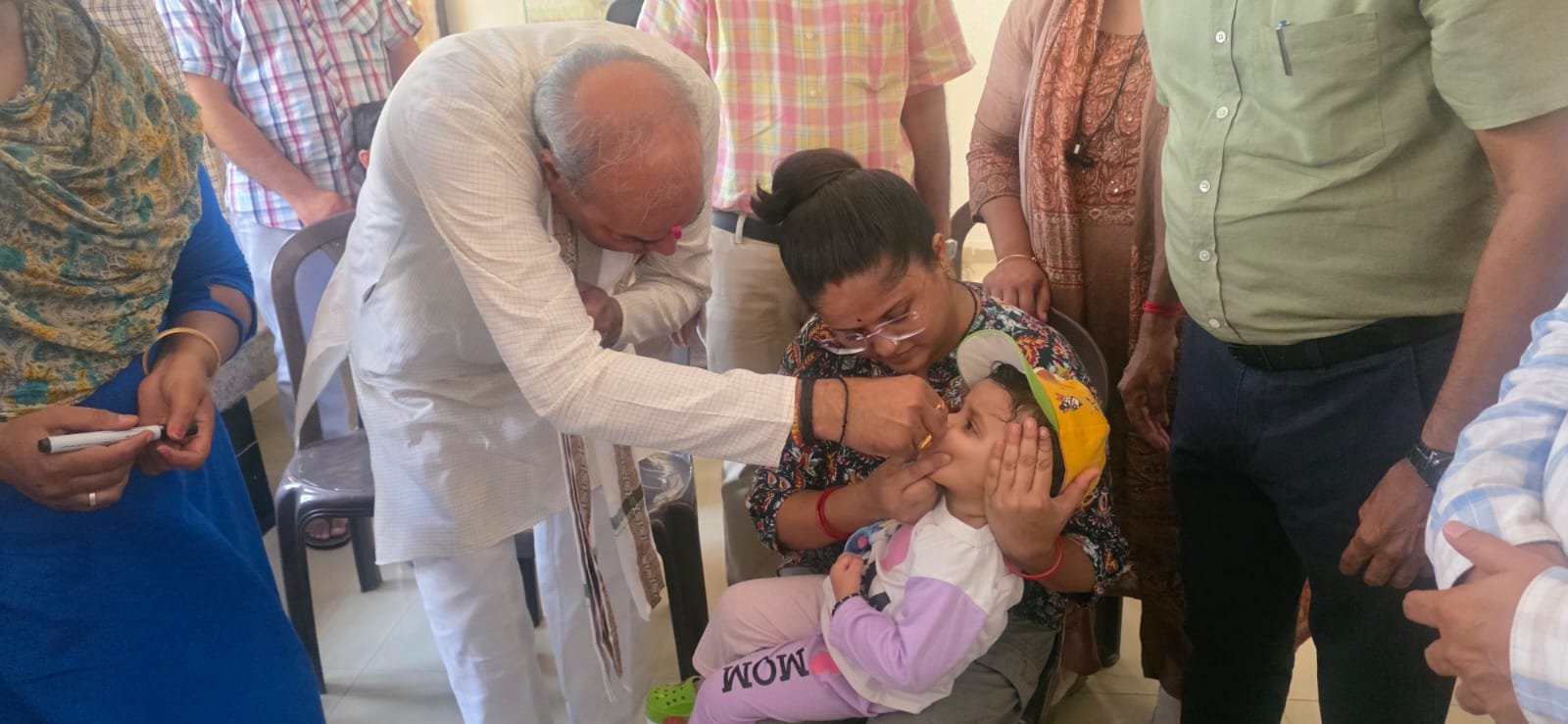 विधायक लक्ष्मण यादव ने रेवाड़ी में बच्चों को दवा पिलाकर किया प्लस पोलियो अभियान का आगाज