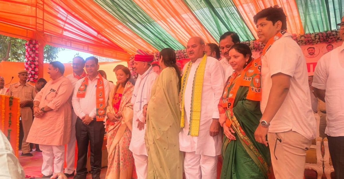 रेवाड़ी : नगर परिषद रेवाड़ी की नवनिर्वाचित चेयरपर्सन विनिता पीपल के शपथ ग्रहण समारोह का आयोजन उत्साहपूर्ण माहौल में किया गया