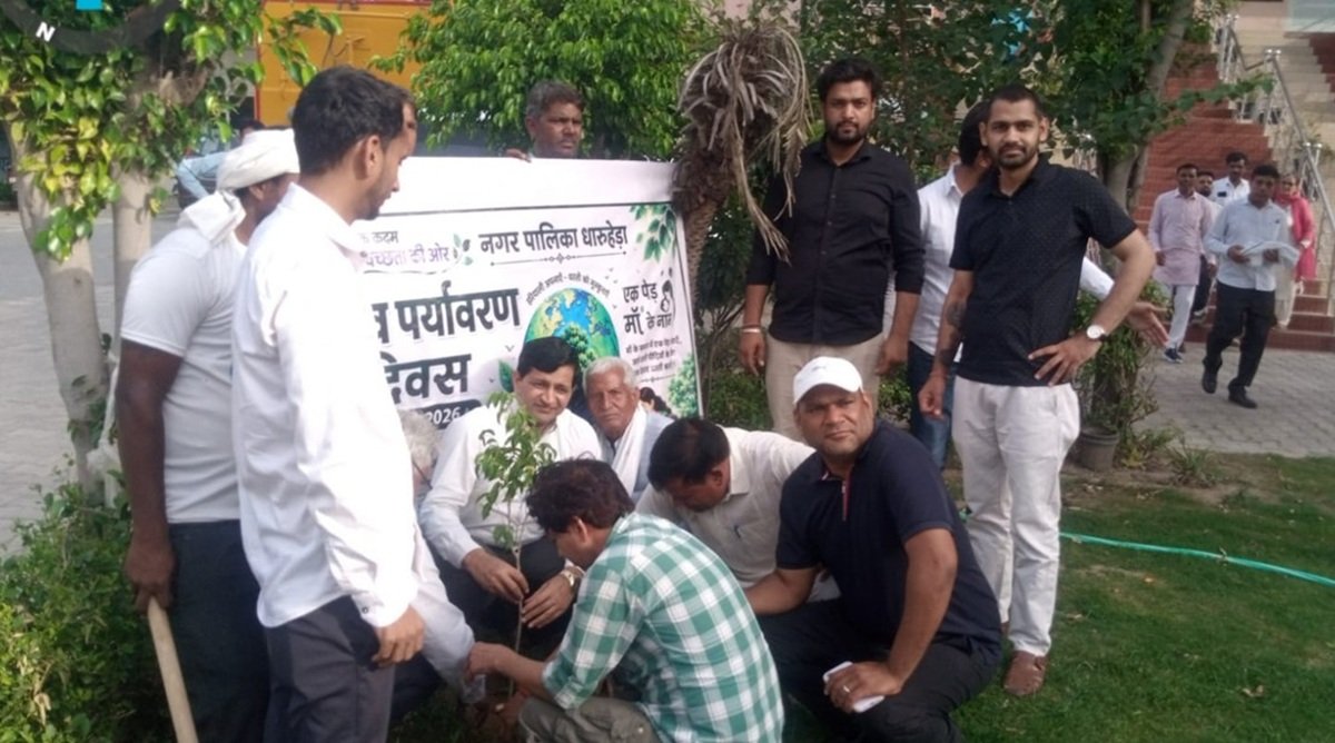 एसडीएम रेवाड़ी ने धारूहेड़ा में किया पौधारोपण