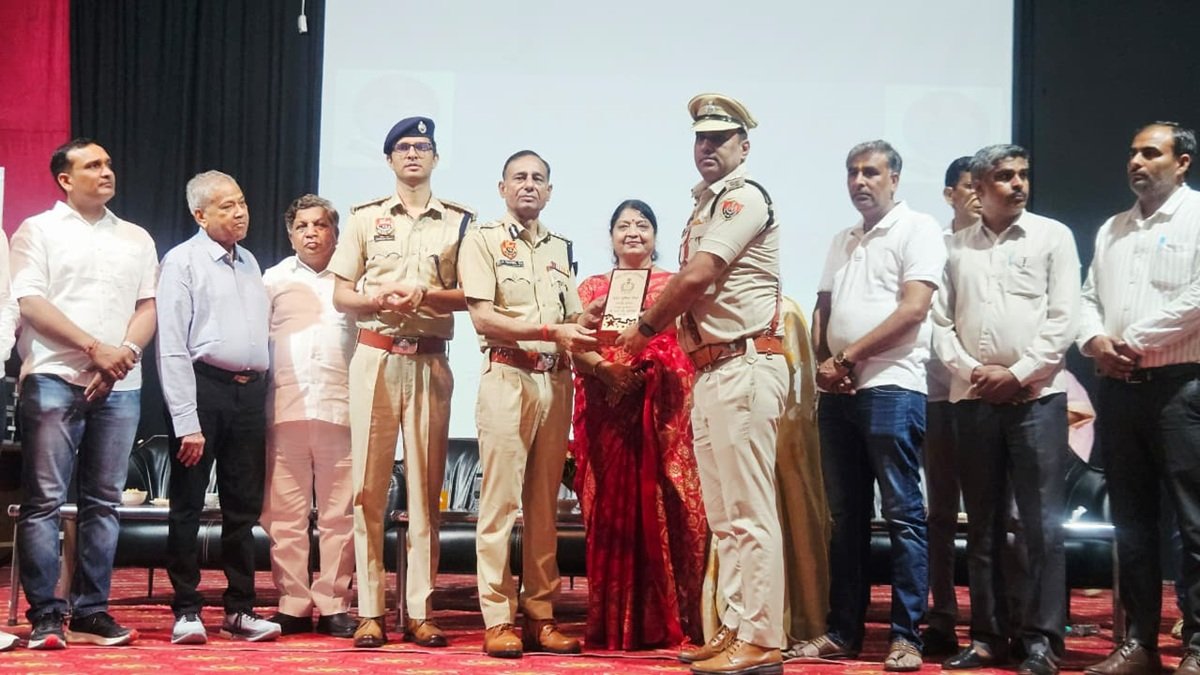 प्रतिष्ठित केएलपी (KLP) कॉलेज में जिला पुलिस प्रशासन की ओर से एक भव्य और विशाल जागरूकता कार्यक्रम का आयोजन किया गया।