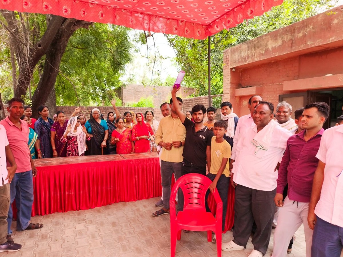 धारूहेड़ा में अघोषित बिजली कटौती पर हंगामा, लोगों ने बिजली दफ्तर का किया घेराव