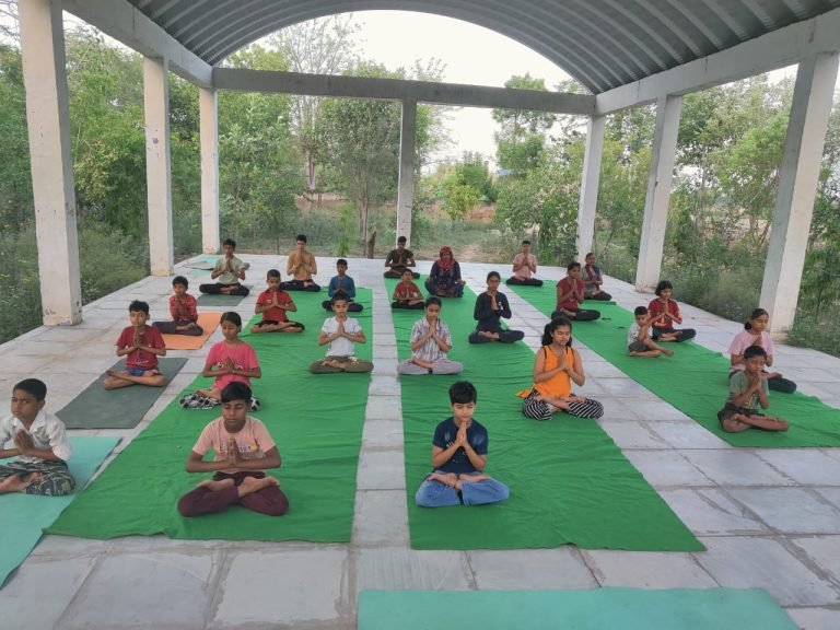 Rewari News: फदनी में करवाया योगा