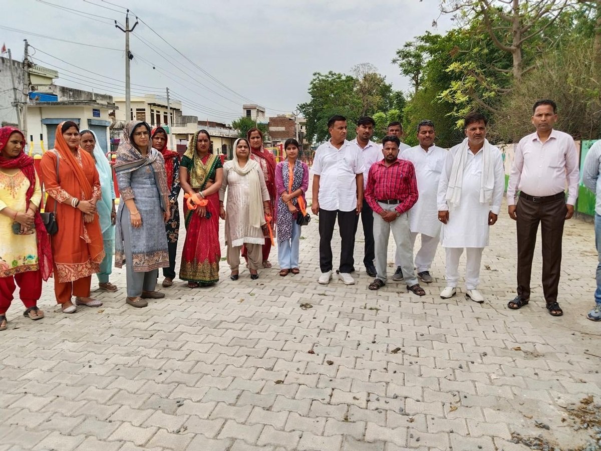सांसद आदर्श ग्राम खरखड़ा पहुंचा महेंद्रगढ़ के सरपंचों का दल, विकास कार्यों की सराहना