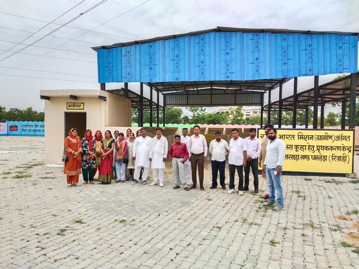 सांसद आदर्श ग्राम खरखड़ा पहुंचा महेंद्रगढ़ के सरपंचों का दल, विकास कार्यों की सराहना