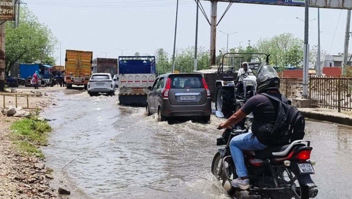 cDharuhera News: बारिश ने खोली सीवरेज व्यवस्था की पोल