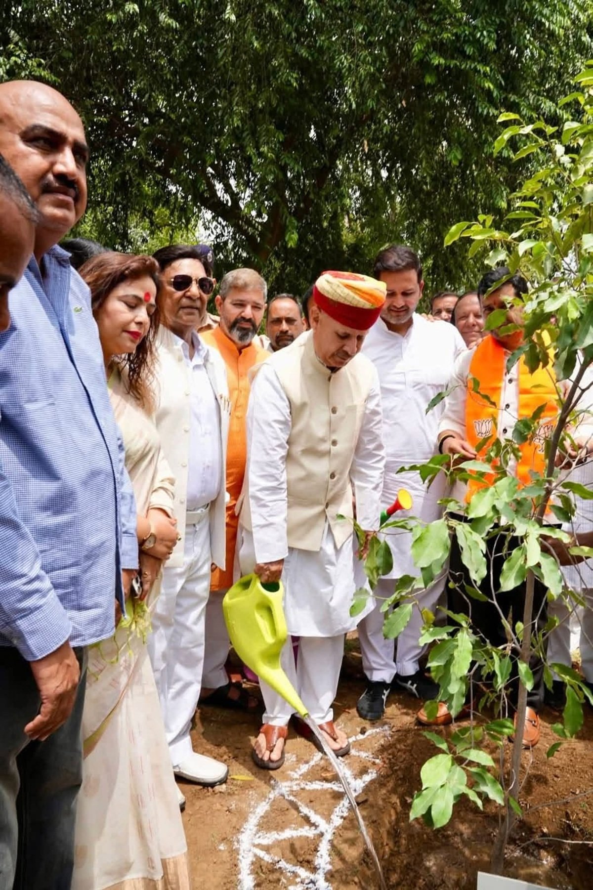 गुरुग्राम: केंद्रीय मंत्री राव इंद्रजीत सिंह ने महाराणा प्रताप स्वर्ण जयंती पार्क (लेजर वैली) में एक पेड़ मां के नाम अभियान के तहत शुक्रवार को पौधरोपण किया