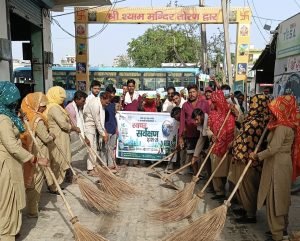Dharuhera: स्वच्छ सर्वेक्षण 2026 : धारूहेड़ा में चलाया विशेष सफाई अभियान 1 धारूहेड़ा के वार्ड 13 में नगर पालिका की ओर से चलाया सफाई अभियान
