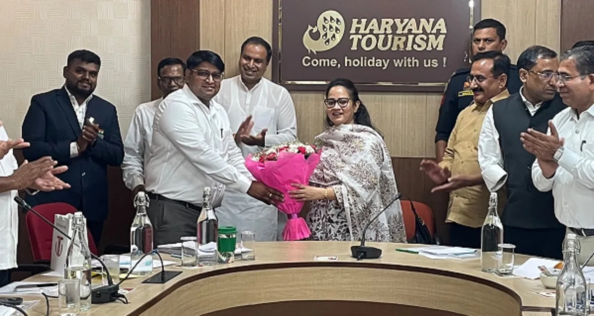 पंचकूला: पैरा स्पोर्ट्स एसोसिएशन गवर्निंग बॉडी का चुनाव: आरती राव दोबारा बनी अध्यक्ष 2 पैरा स्पोर्ट्स एसोसिएशन ऑफ हरियाणा की नई गवर्निंग बॉडी का चुनाव रविवार को पंचकूला स्थित प्रसिद्ध रेड बिशप होटल में शांतिपूर्ण ढंग से संपन्न हो गया।