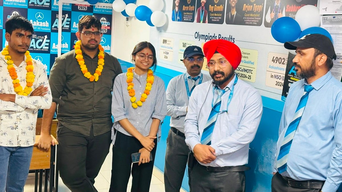 AESL BHIWADI के 8 छात्रों ने नीट परीक्षा में शीर्ष रैंक हासिल कर लहराया परचम