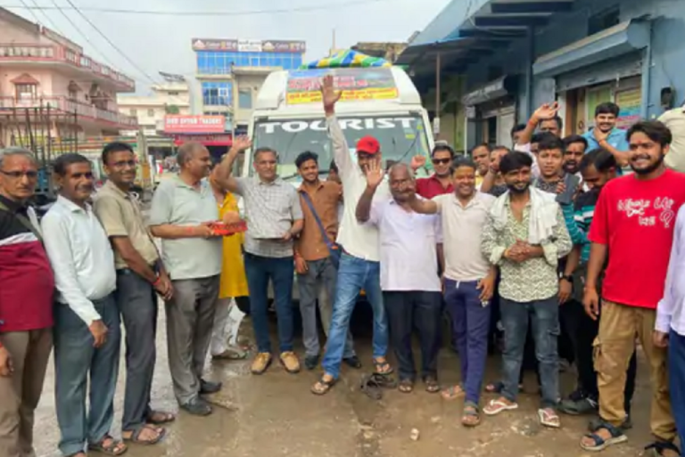 बाबा अमरनाथ के दर्शन के लिए रवाना हुआ भिवाडी से जत्था, जानिए गुफा में कैसे बनता है शिवलिंग?
