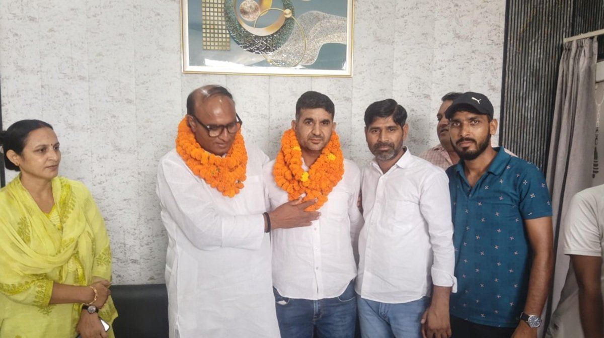 धारूहेड़ा: जिला ग्रामीण कांग्रेस कमेटी की संगठनात्मक बैठक जिला अध्यक्ष सुभाष छाबड़ी की अध्यक्षता में धारूहेड़ा में आयोजित हुई