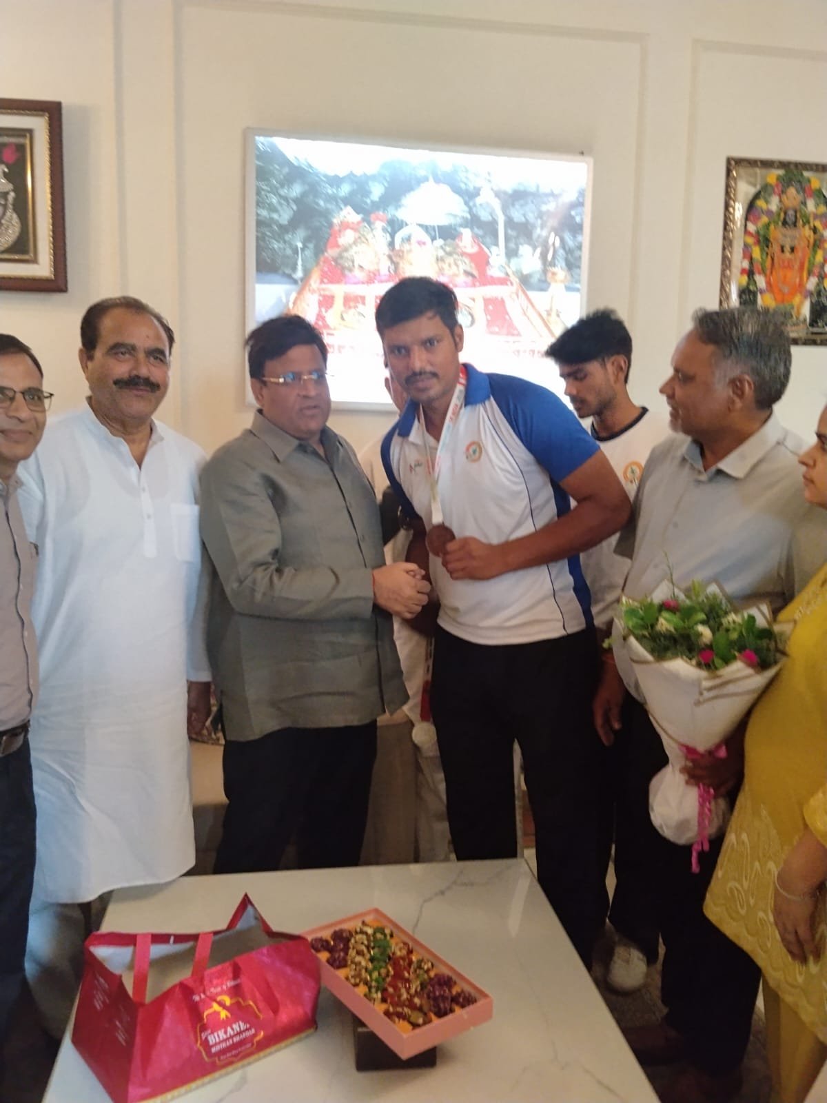 अंतरराष्ट्रीय रजत पदक विजेता विश्वजीत सिंह को कैबिनेट मंत्री विपुल गोयल ने किया सम्मानित 1 अंतरराष्ट्रीय रजत पदक विजेता विश्वजीत सिंह को कैबिनेट मंत्री विपुल गोयल ने किया सम्मानित