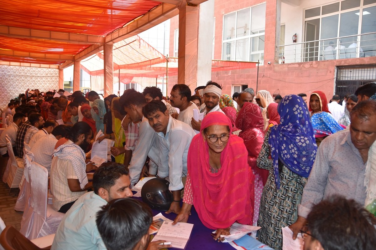 बावल में मुख्यमंत्री अंत्योदय मेला आयोजित: विधायक डॉ. कृष्ण कुमार ने किया शुभारंभ, 800 से अधिक लाभार्थियों का पंजीकरण बावल में मुख्यमंत्री अंत्योदय मेला आयोजित: विधायक डॉ. कृष्ण कुमार ने किया शुभारंभ, 800 से अधिक लाभार्थियों का पंजीकरण