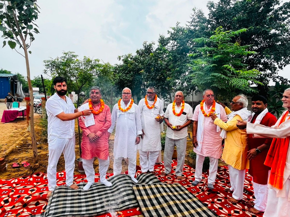 नन्दू गोशाला धारूहेड़ा में हनुमान जी की प्रतिमा का किया अनावरण 1 धारूहेड़ा: नंदू गोशाला में हनुमान जी की प्रतिमा अनावरण करते हुए