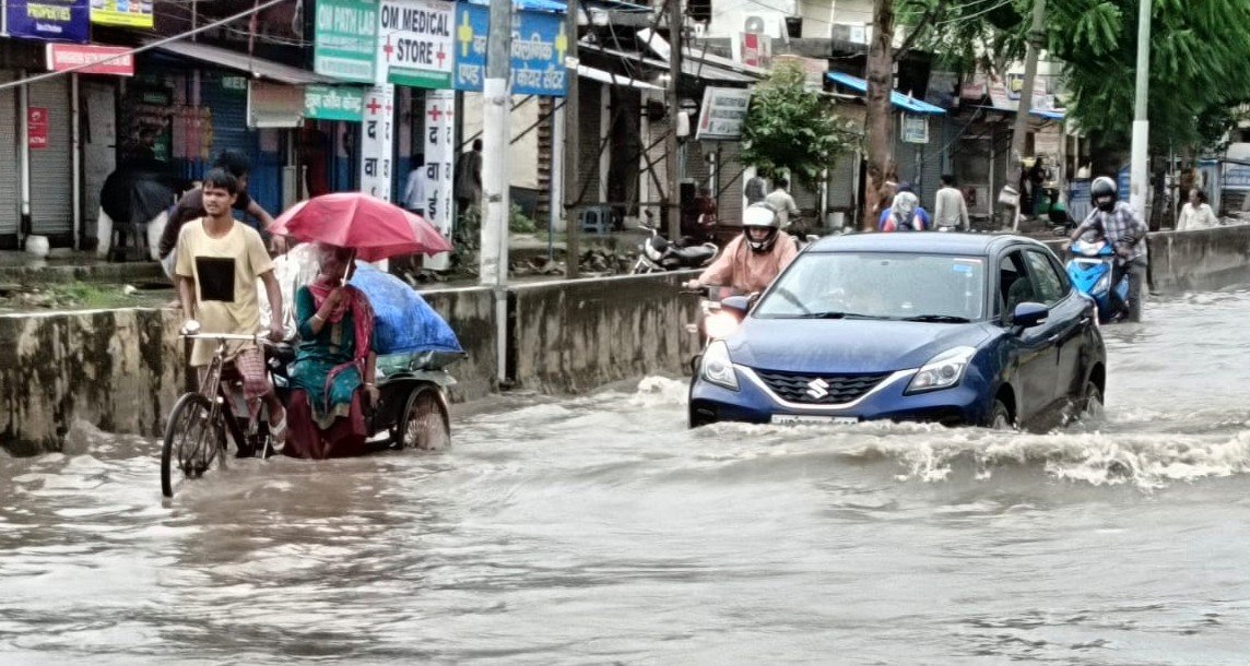 बारिश से धारूहेड़ा की सड़कें हुई जलमग्न
