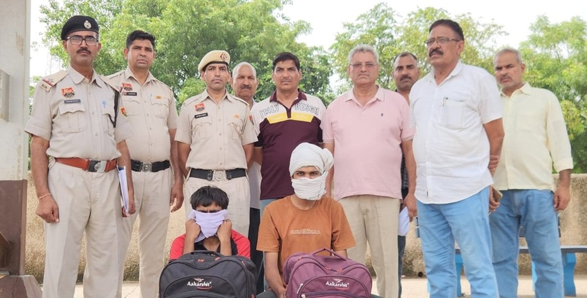 रेवाड़ी रेलवे स्टेशन पर बड़ी कार्रवाई, 5 लाख की चूरा पोस्ट के साथ दो युवक काबू