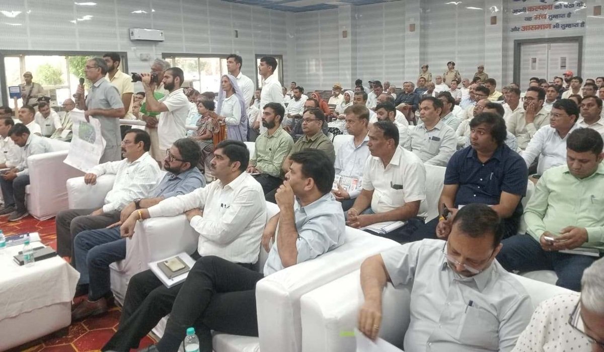 रेवाड़ी: शिकायतों के निवारण में देरी बर्दाश्त नहीं, अधिकारी समय पर दें फरियादियों को न्याय: लोक निर्माण एवं जनस्वास्थ्य मंत्री रणबीर गंगवा 1 रेवाड़ी: शिकायतों के निवारण में देरी बर्दाश्त नहीं, अधिकारी समय पर दें फरियादियों को न्याय: लोक निर्माण एवं जनस्वास्थ्य मंत्री रणबीर गंगवा