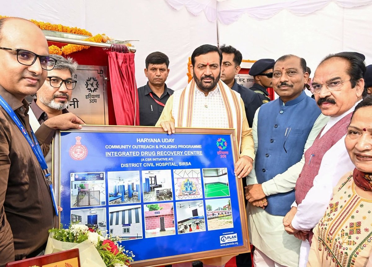 दुग्ध उत्पादकों को हरियाणा के CM नायब सिंह सैनी की बड़ी सौगात 1 मुख्यमंत्री ने सिरसा जिले में अत्याधुनिक वीटा दुग्ध प्रशीतन केंद्र (Vita Milk Chilling Center) और नशा मुक्ति अभियान के तहत इंटीग्रेटेड ड्रग रिकवरी सेंटर (Integrated Drug Recovery Center) का भव्य उद्घाटन किया।