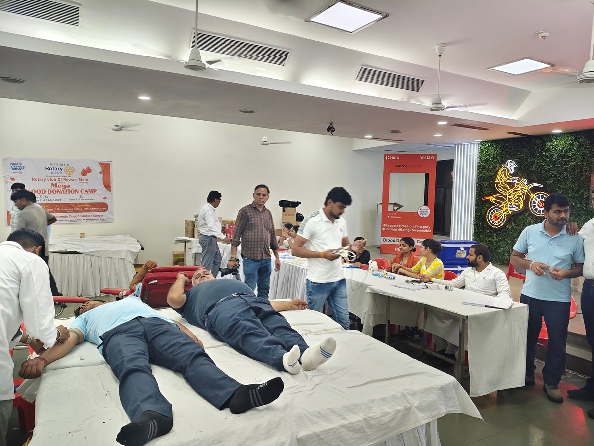 धारूहेड़ा हीरो मोटोकॉर्प में मेगा रक्तदान शिविर: संस्थापक बृजमोहन लाल की जयंती पर कर्मचारियों ने रिकॉर्ड 506 यूनिट किया ब्लड डोनेट