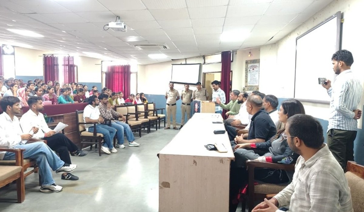 IGU Rewari में रिजल्ट के मुद्दों सहित कई मांगो को लेकर हंगामा