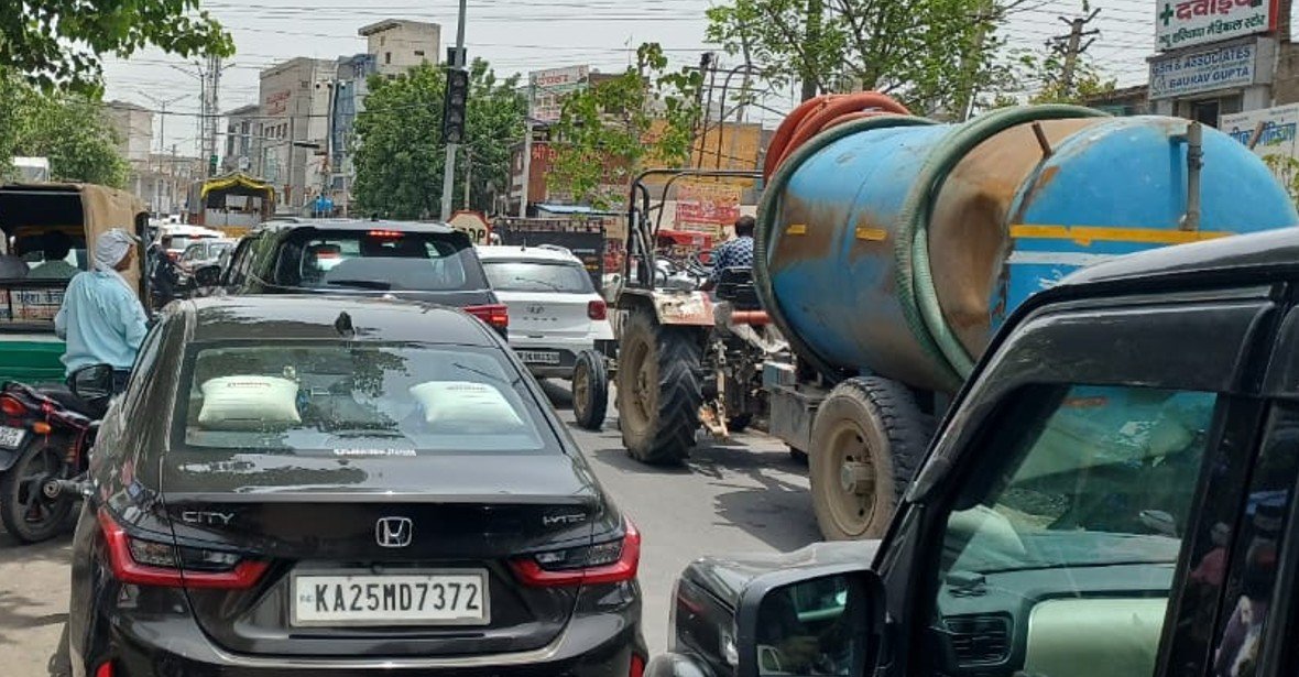 धारूहेड़ा: NH-919 पर हो रहे अतिक्रमण के चलते रोज लंबा जाम लग रहा है