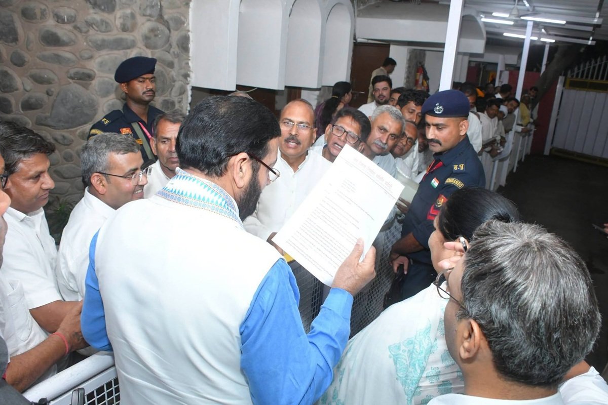 Haryana News: पटौदी को जिला बनाने की मांग को लेकर विधायक CM नायब सैनी से मिला प्रतिनिधिमंडल, मुख्यमंत्री ने दिया ये जवाब