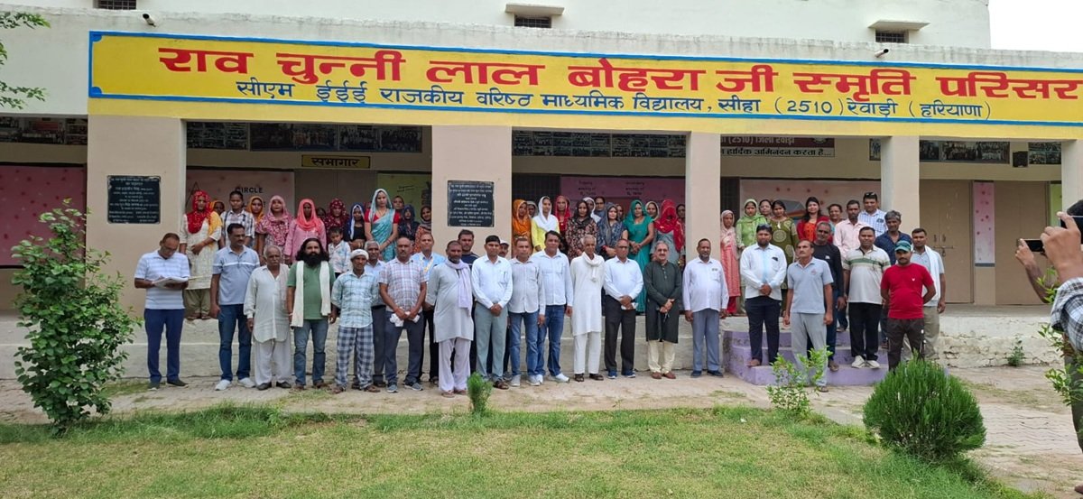 स्कूल प्रबंधन समितियों की रेवाड़ी में कार्यशाला आयोजित 1 गांव सीहा स्थित सीएम ईईई राजकीय वरिष्ठ माध्यमिक विद्यालय में इस संवाद कार्यक्रम से पहले एक कार्यशाला का आयोजन