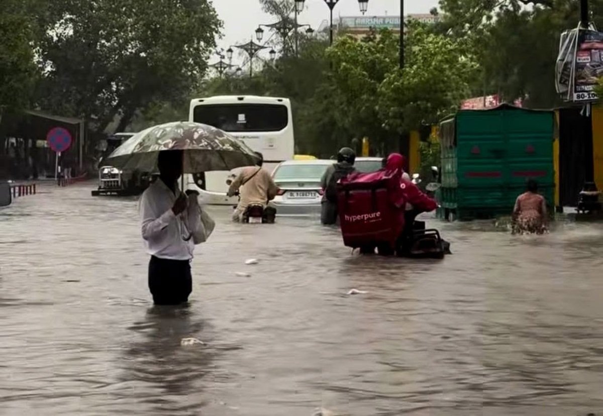 हरियाणा में मानसून: हाईवे पर लगा 10 KM जाम, तीन दिन तेज बारिश अलर्ट ! 2 हरियाणा के गुरूग्राम में बारिश से हुआ जलभराव