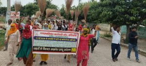 मांगों को लेकर धारूहेड़ा में सफाई कर्मचारियों का प्रदर्शन, निकाला आक्रोश मार्च