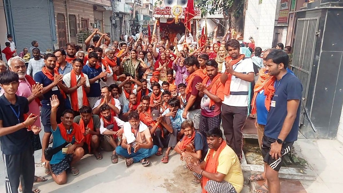 मां वैष्णो देवी धाम के लिए निकला पदयात्रियों का जत्था पहुंचा रेवाड़ी