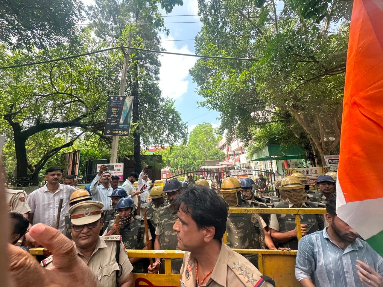 रेवाड़ी में छात्रों ने निकाला आक्रोश मार्च, प्रधानमंत्री के नाम सौंपा ज्ञापन 2 रेवाड़ी में छात्रों ने निकाला आक्रोश मार्च, प्रधानमंत्री के नाम सौंपा ज्ञापन