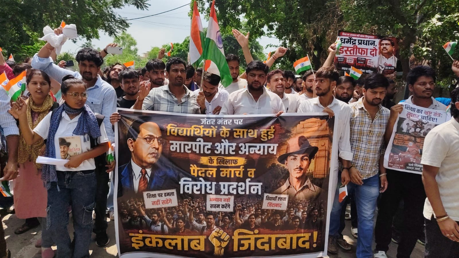 रेवाड़ी में छात्रों ने निकाला आक्रोश मार्च, प्रधानमंत्री के नाम सौंपा ज्ञापन