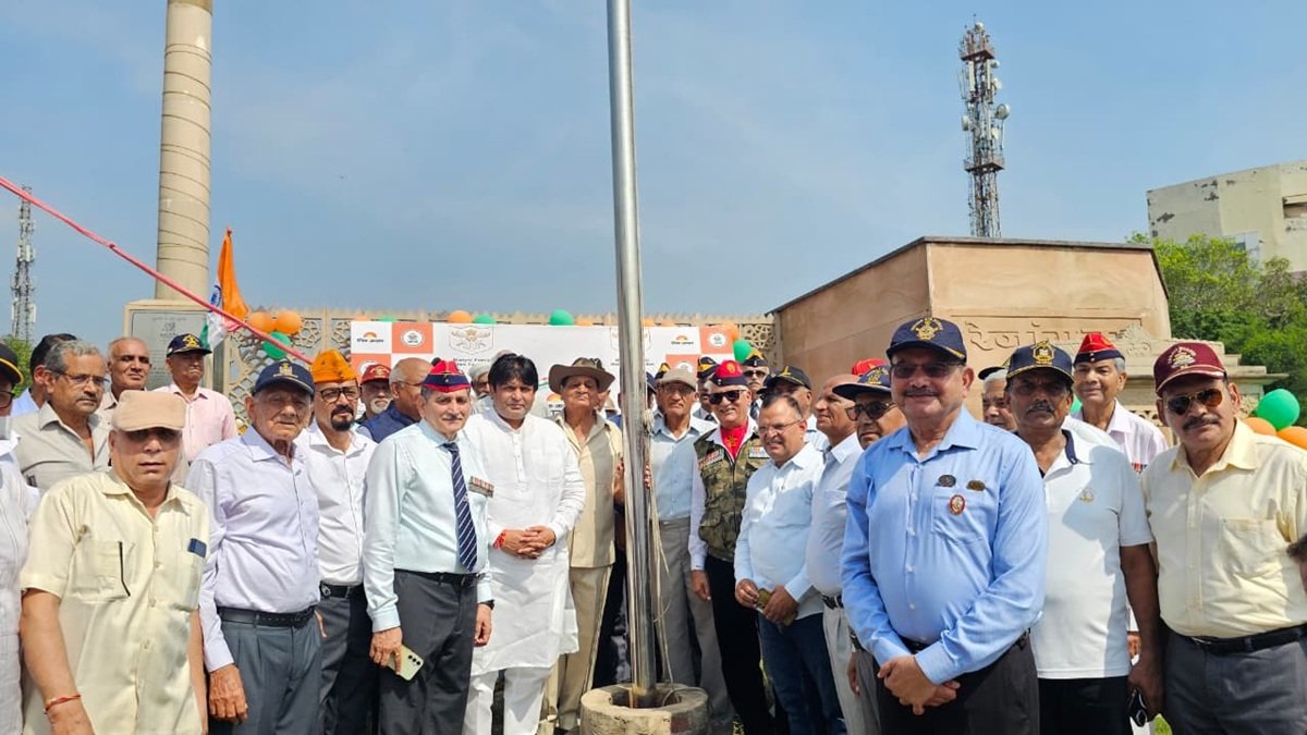 कारगिल विजय दिवस: रेजांगला युद्ध स्मारक पर शहीदों को नमन, पूर्व सैनिकों के लिए 'राष्ट्रीय आयोग' पर पुस्तक का लोकार्पण
